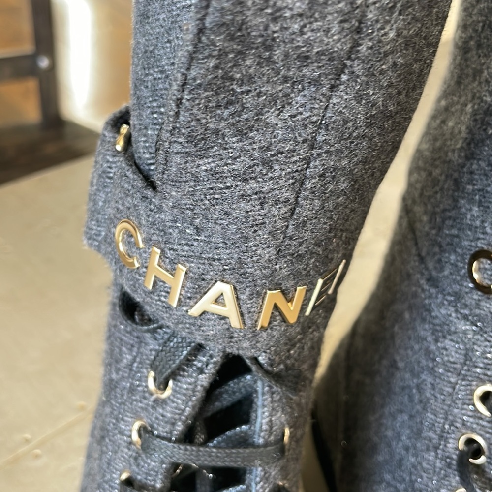 Chanel rare tweed flannel gray combat boot military boot logo gold sz 38.5 - Picture 2 of 10